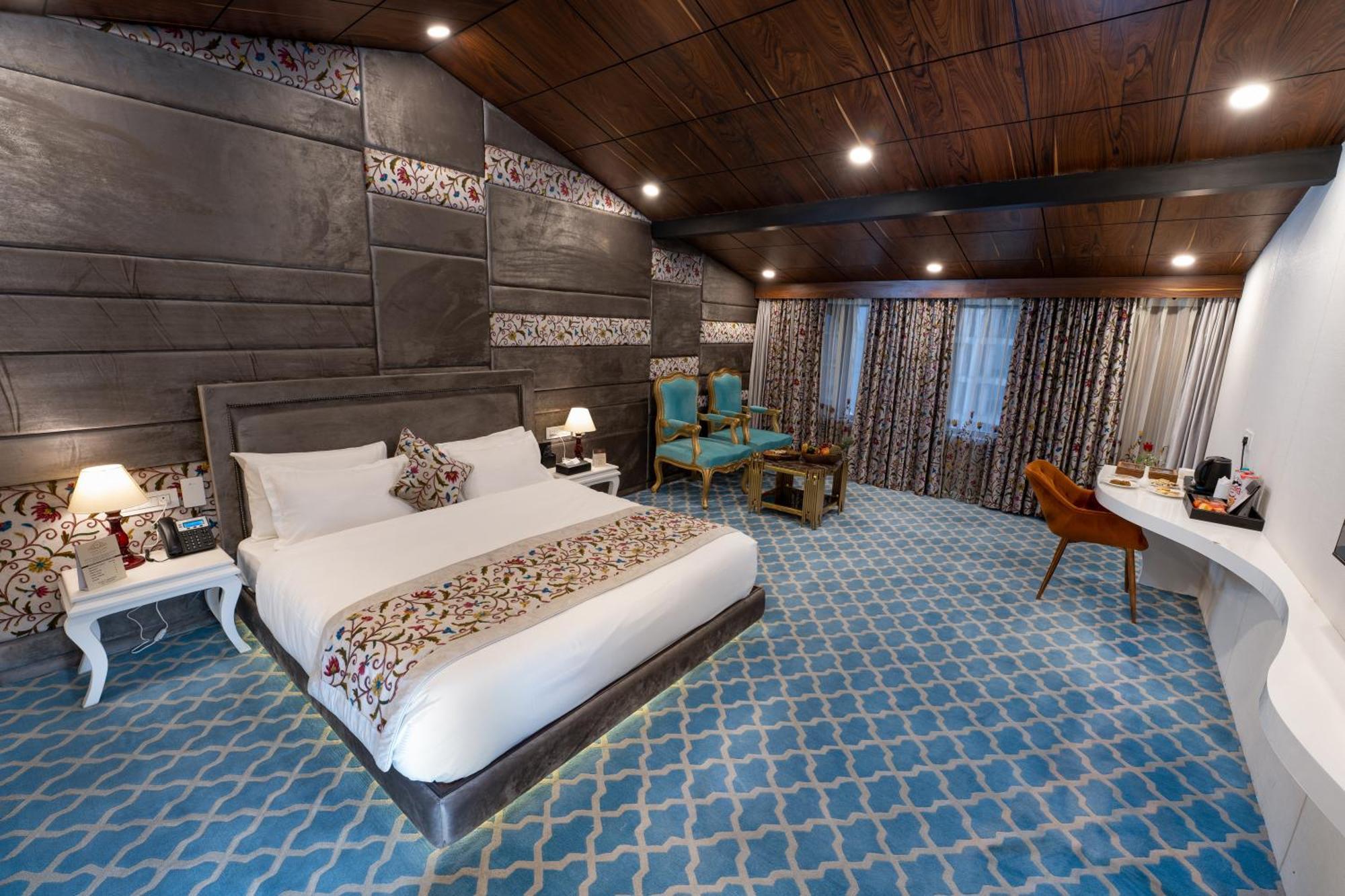 Hotel Snowland, Srinagar Экстерьер фото